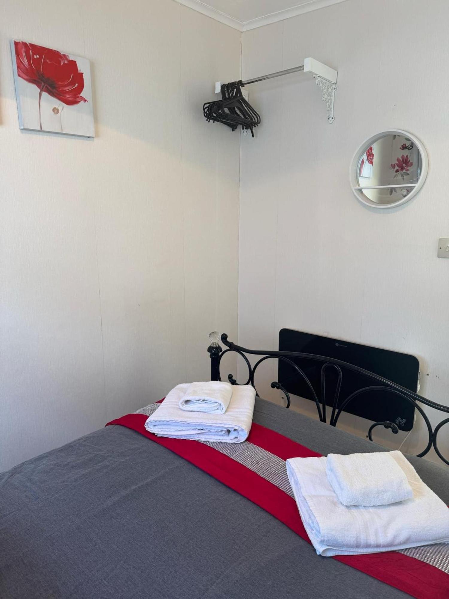 Hotel Whispering Creek New Quay  Esterno foto